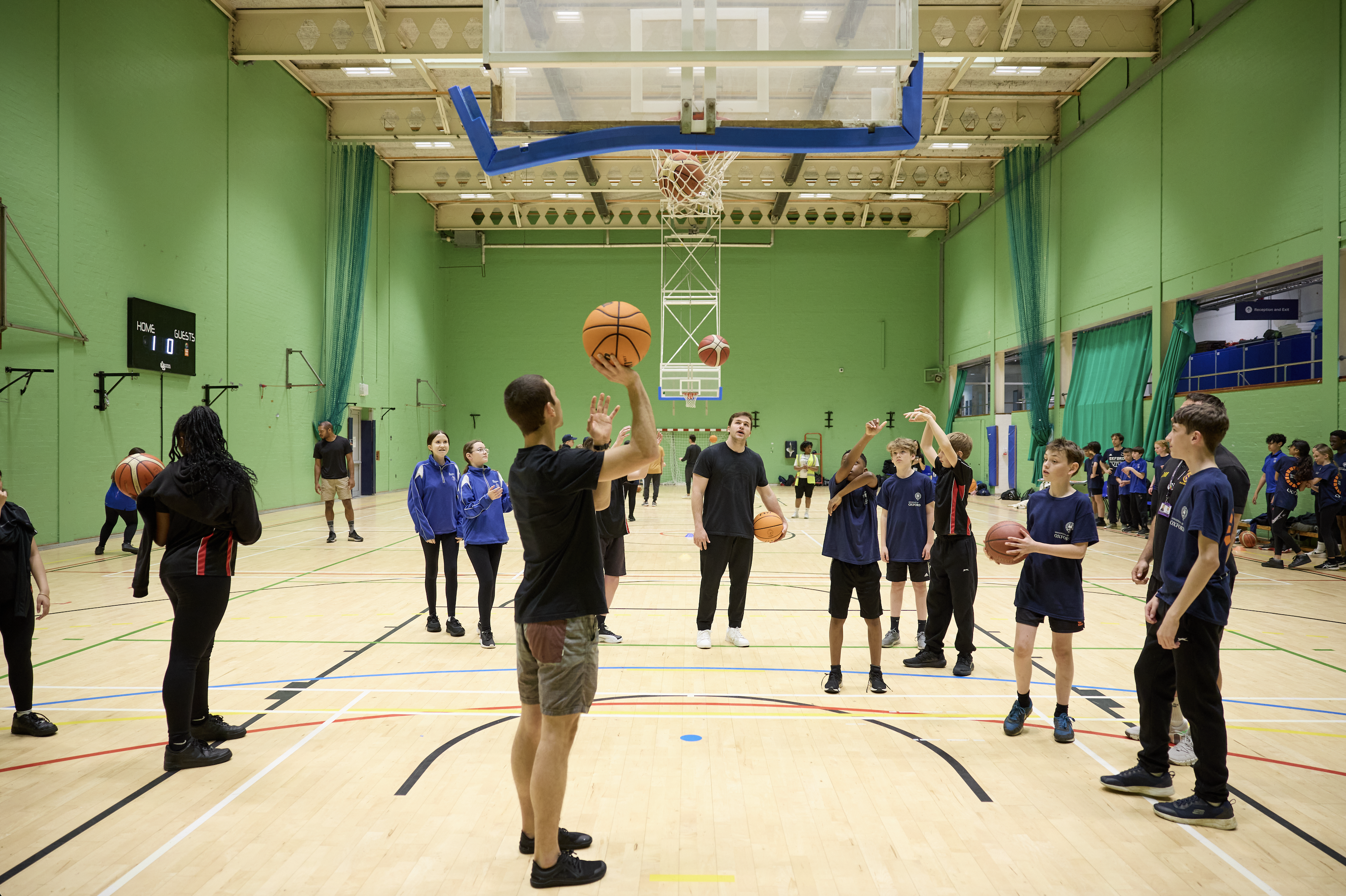 Oxford Sports Leaders workshop - Children playing basketball